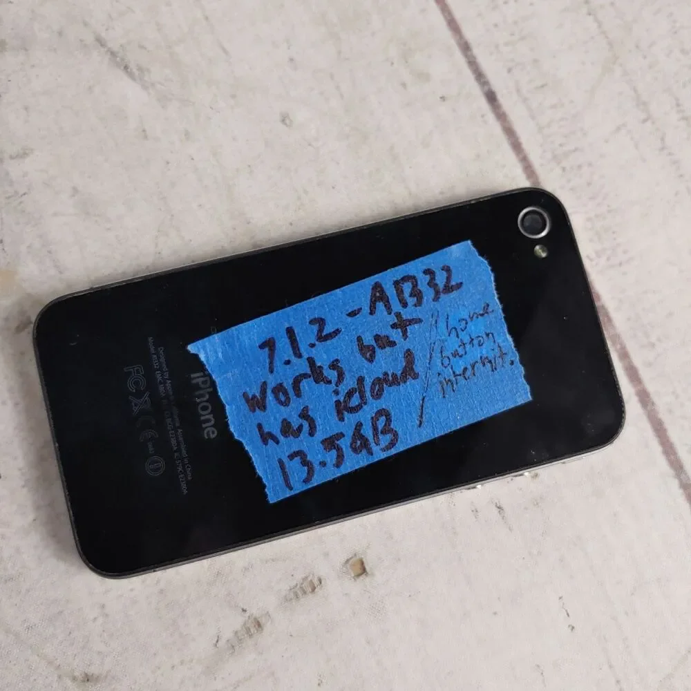 Apple iPhone 4 A1332 FOR PARTS OR REPAIR - Untested Black Smart Phone 7.1.2
